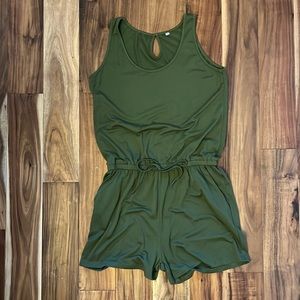 Women’s green romper size large